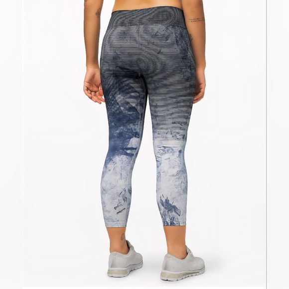 Lululemon Size 4 Ebb To Train Tight Luna Blue Black White Wash Cropped Leggings - Picture 3 of 12